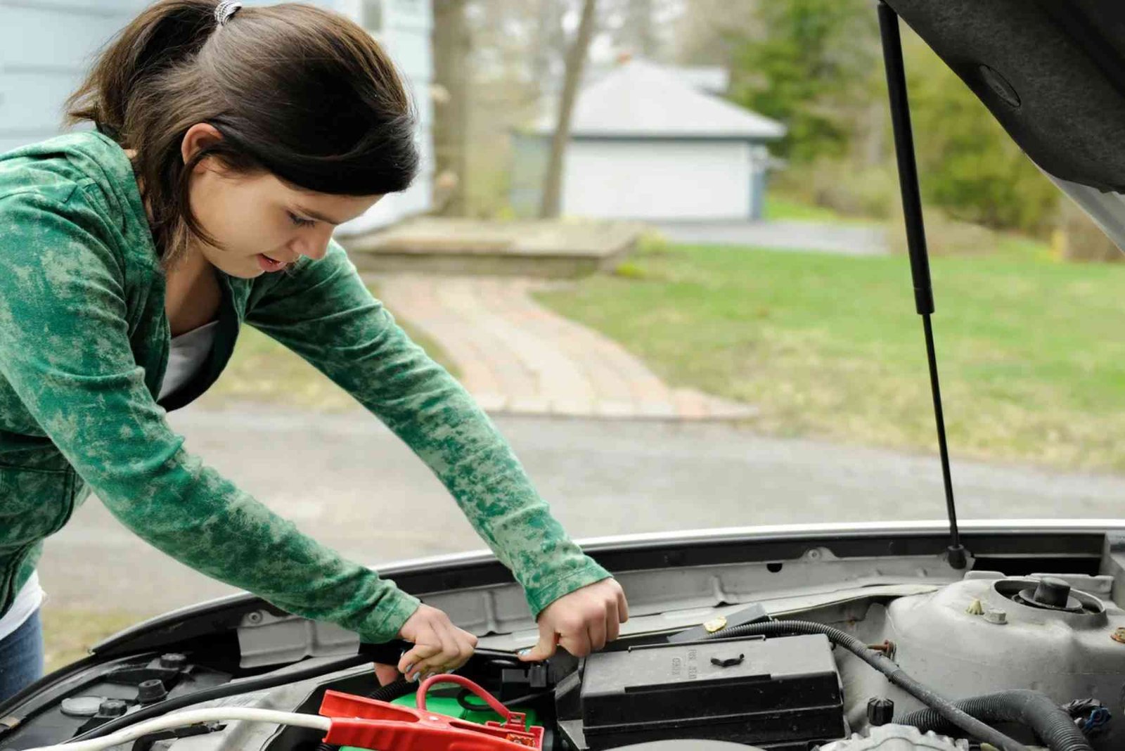 How To Start A Car When The Battery Is Down Tips & Checklist