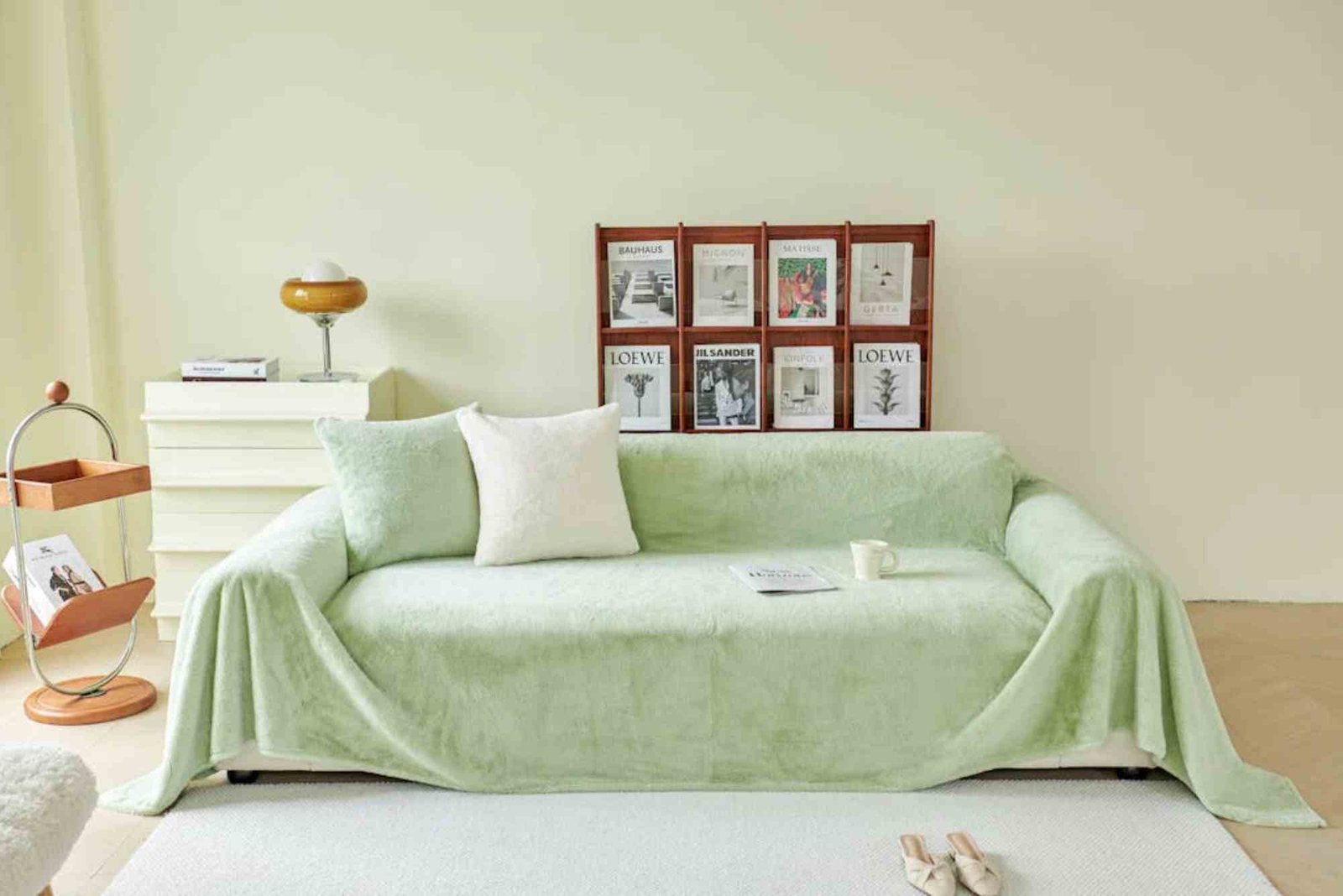 How to Style Decorative Pillows and Throws at Home